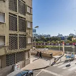 New By The Metro - 1e Apartamento