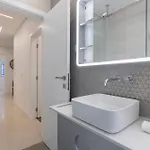 New By The Metro - 1e Appartement