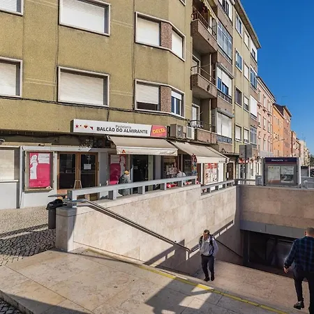 New By The Metro Lisboa