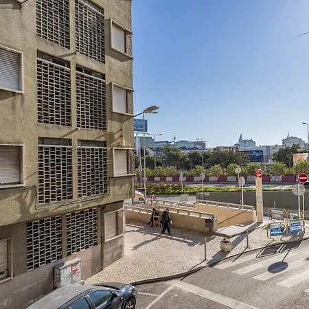 New By The Metro Appartement