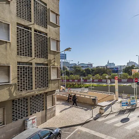 New By The Metro - 1e Appartamento Lisbona