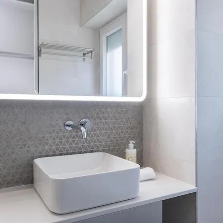 New By The Metro Lisboa