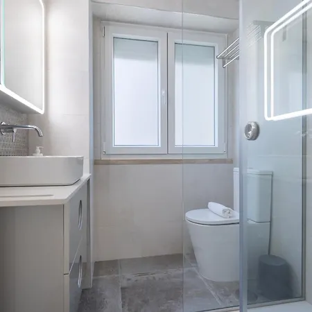 New By The Metro * Lisboa