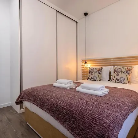 New By The Metro リスボン